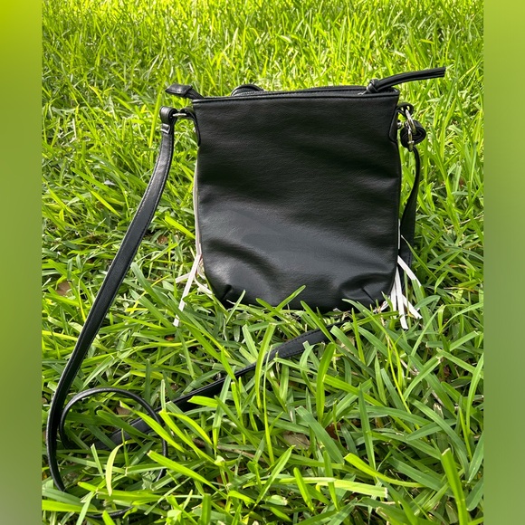 Distressed American Flag Fringe Crossbody - Picture 2 of 9